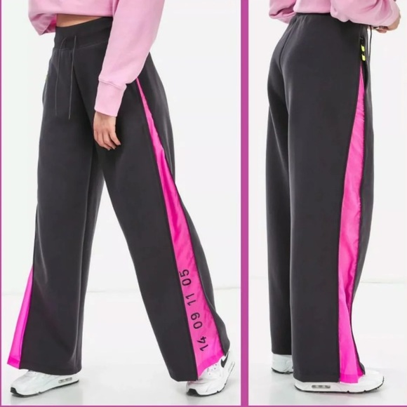 nike tech pack fleece pants